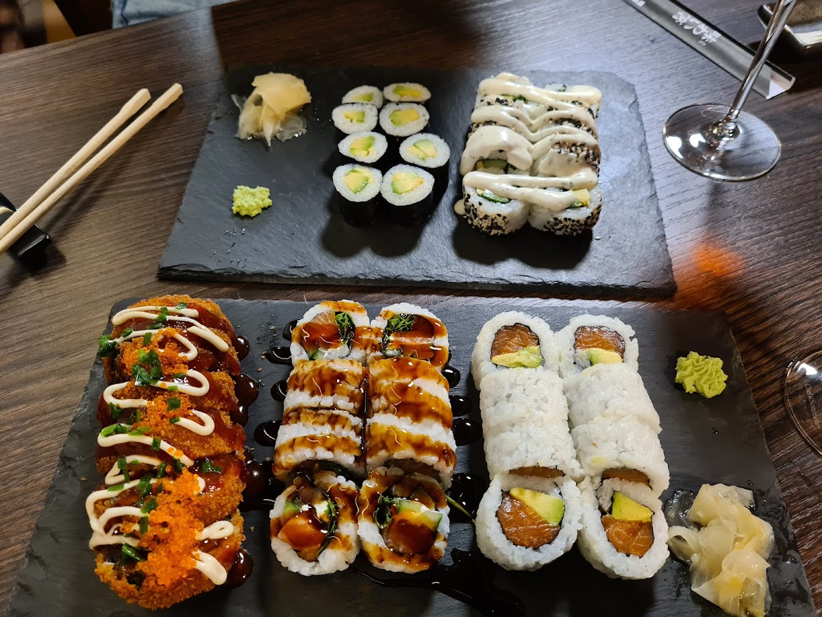 Six Aight Sushi & Noodle Bar - Photo 2