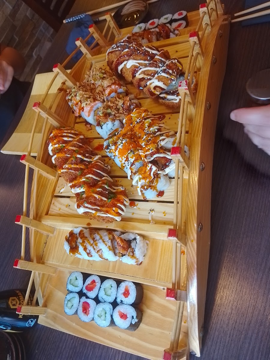 Six Aight Sushi & Noodle Bar - Photo 7