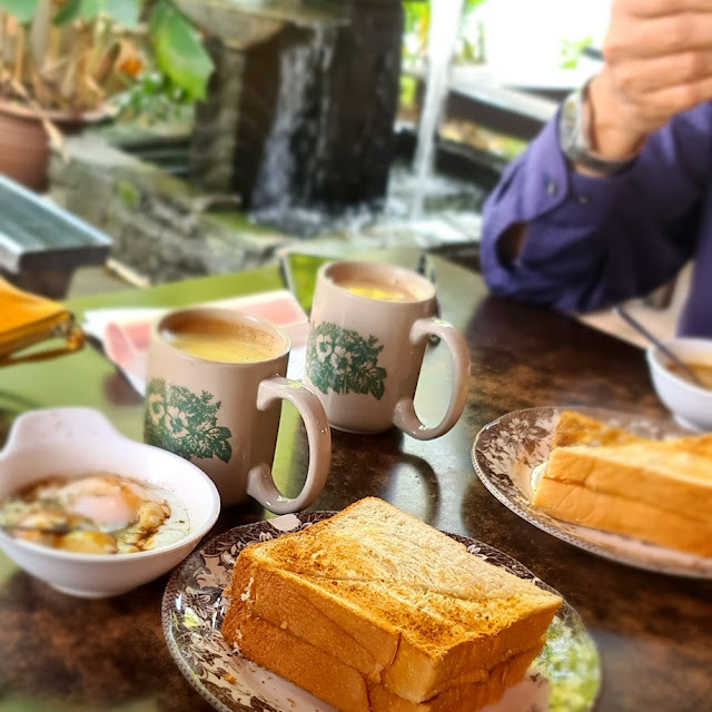 Roti Bakar Telur Rebus