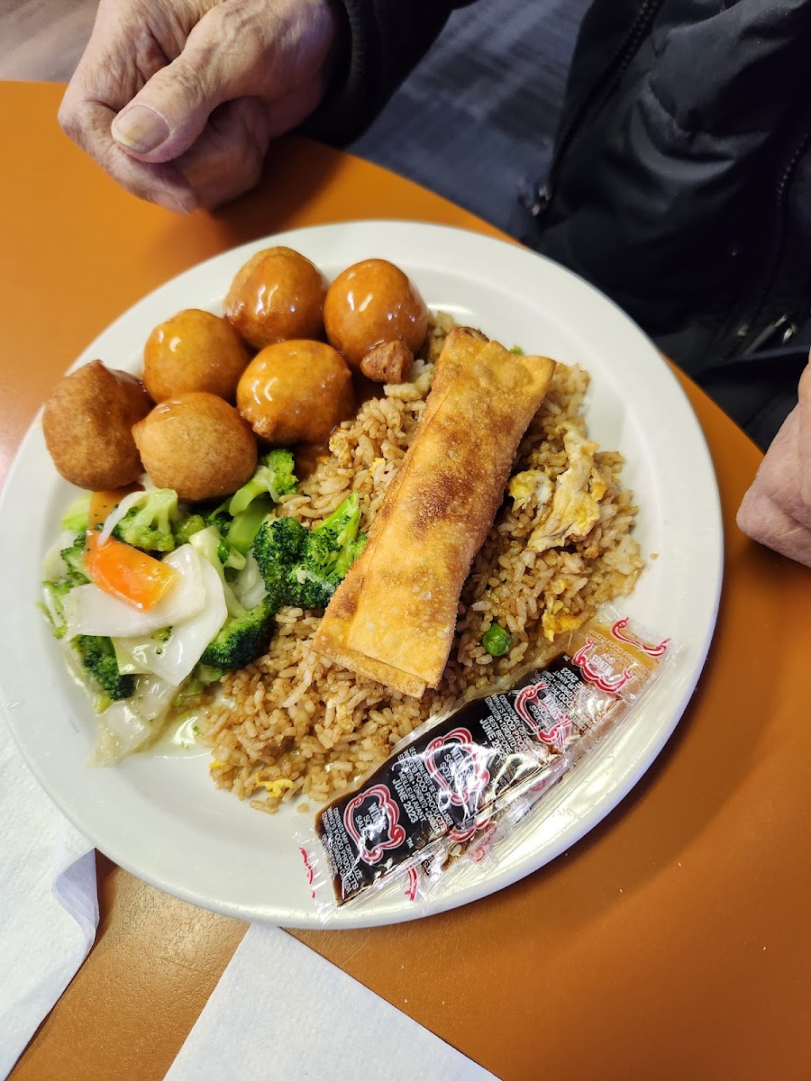 Minh's Restaurant - Photo 1