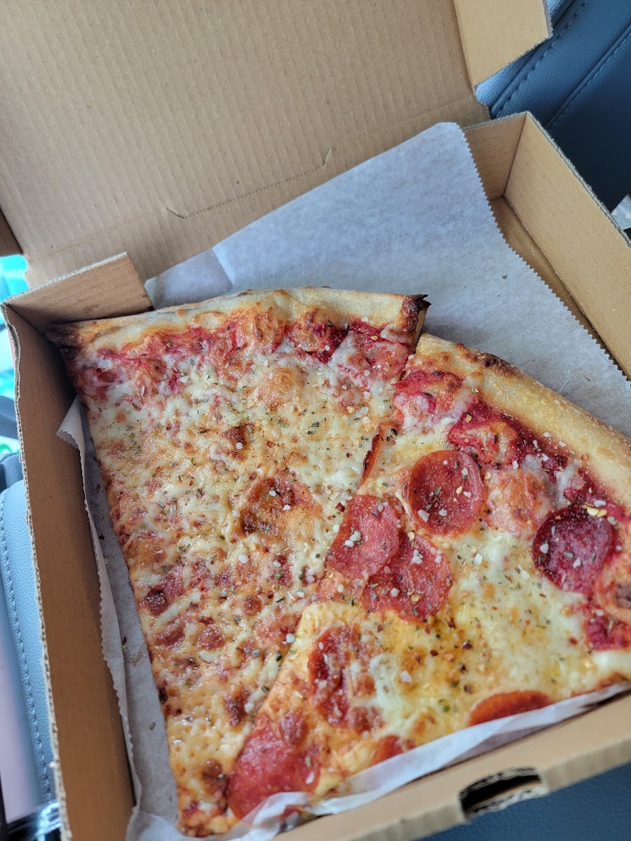 Isopo's Downtown Pizza - Photo 2