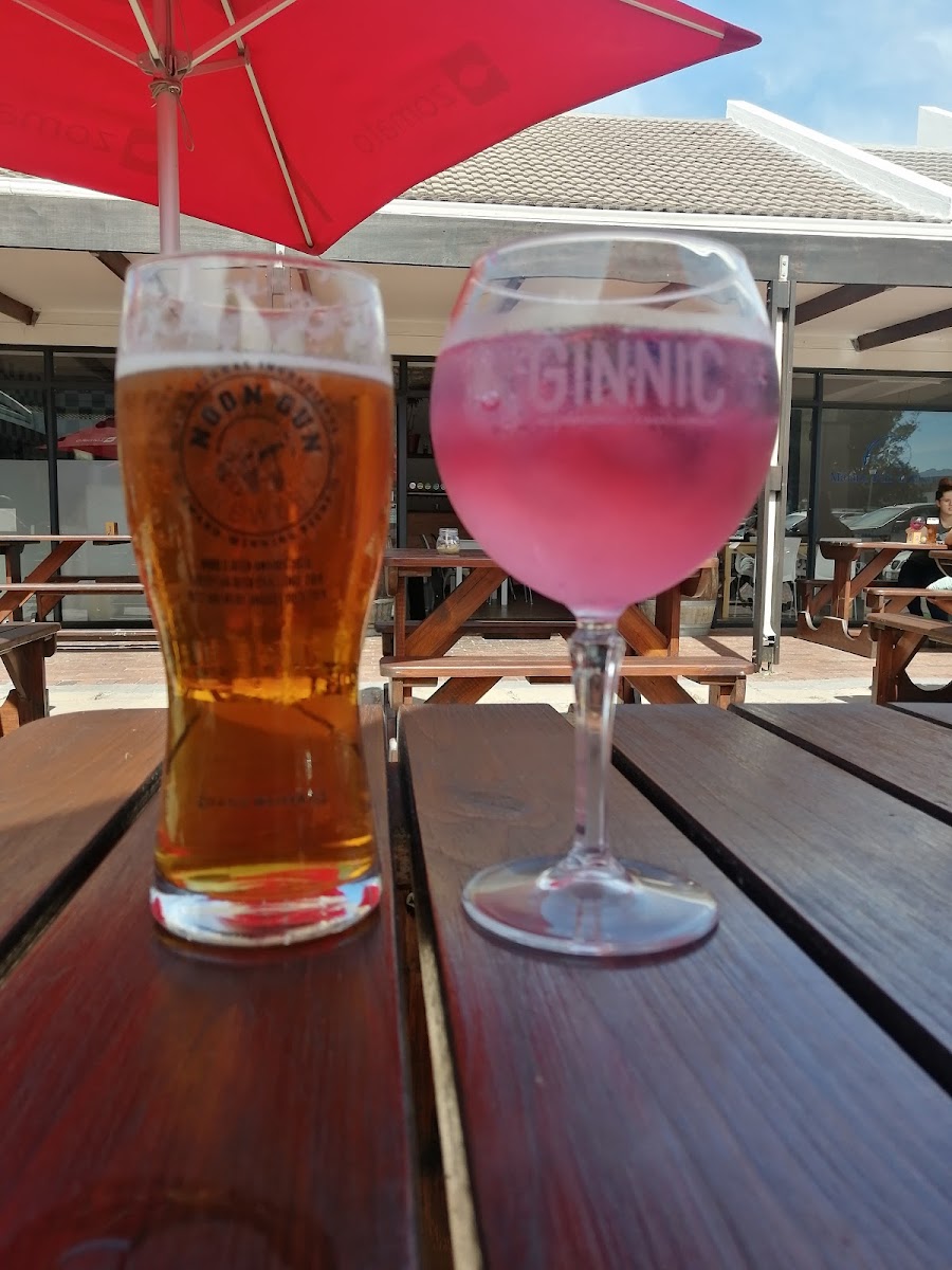 Marina Pub and Bistro - Photo 8