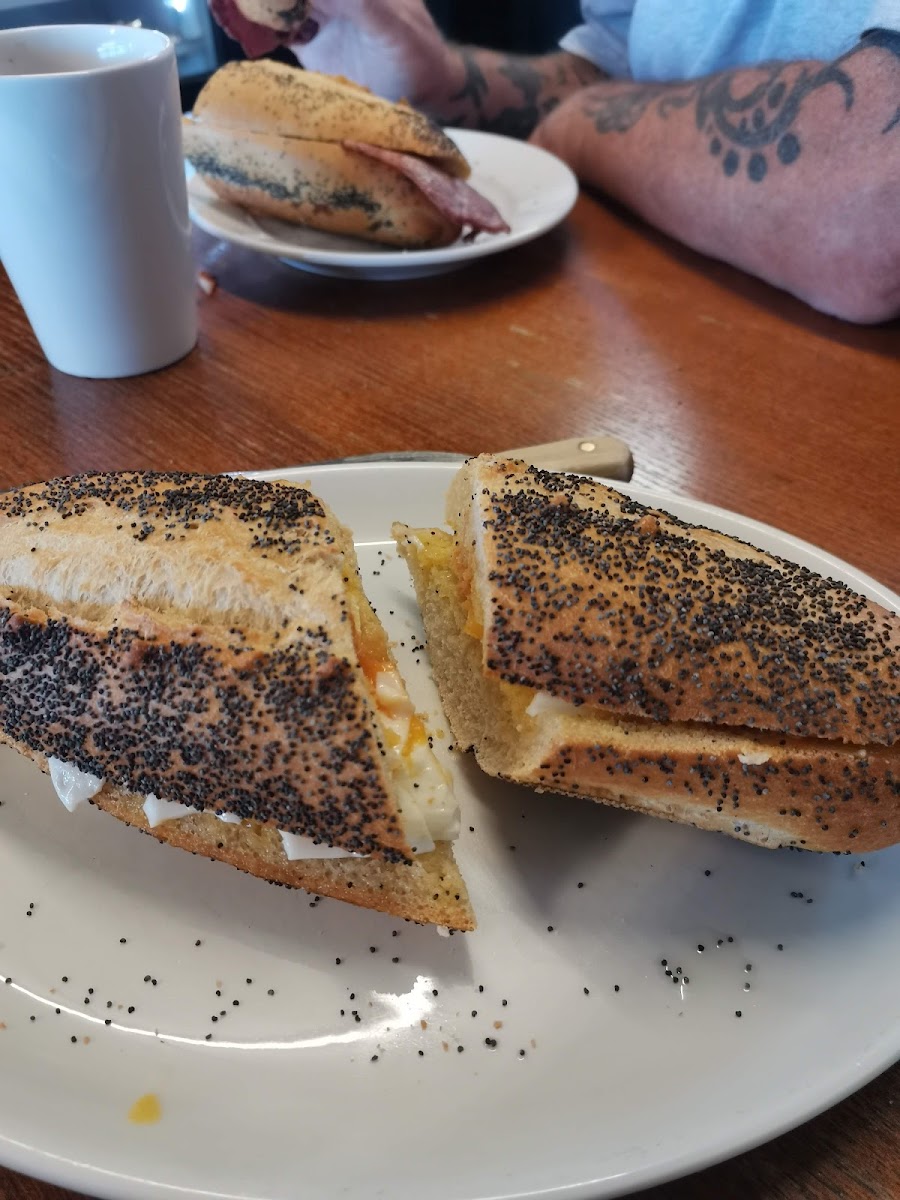 Feedwell Cafe - Photo 4