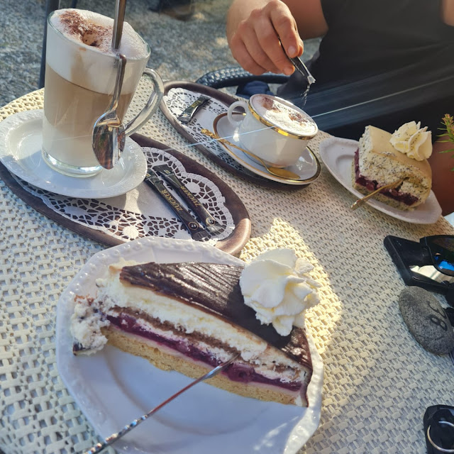 Pflaumen Mandel Baiser Torte