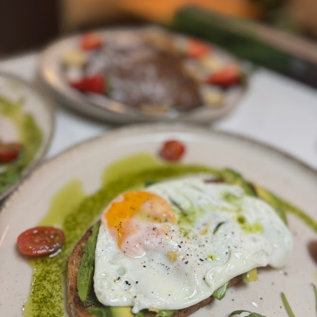 Tostada Aguacate Y Huevo