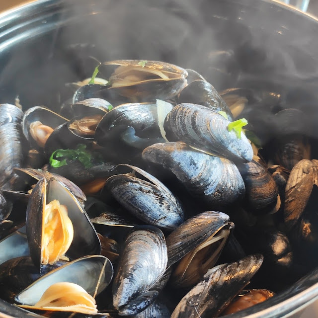 Moules Marinières Sauce Roquefort