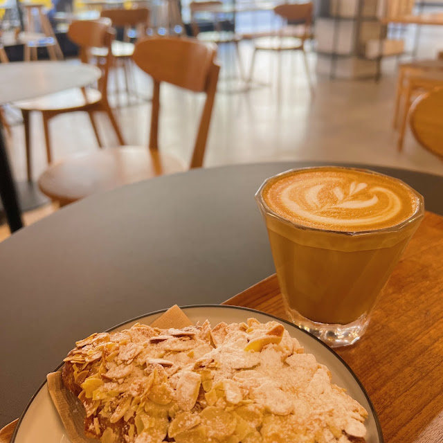 Croissant Aux Amandes