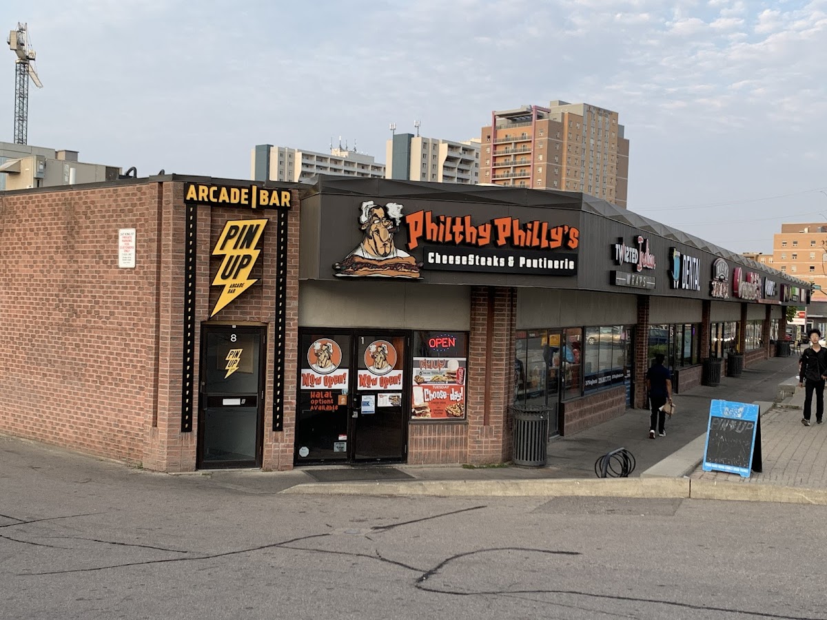 Pin Up Arcade Bar