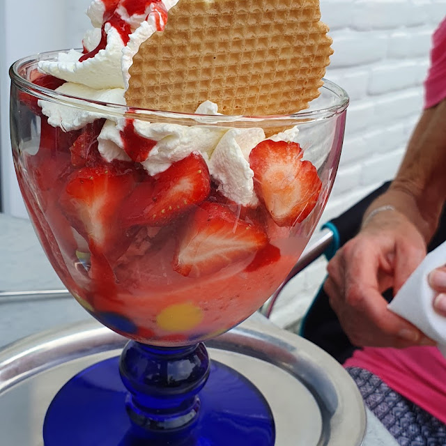 Erbeerbecher