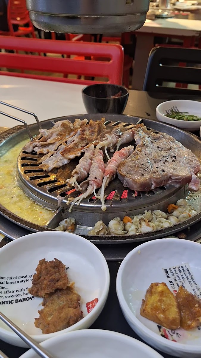 ROMANTIC BABOY Sm Grand Central - Photo 1