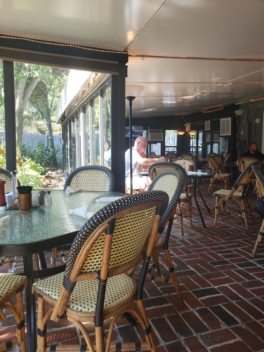 The Tavern - Photo 6