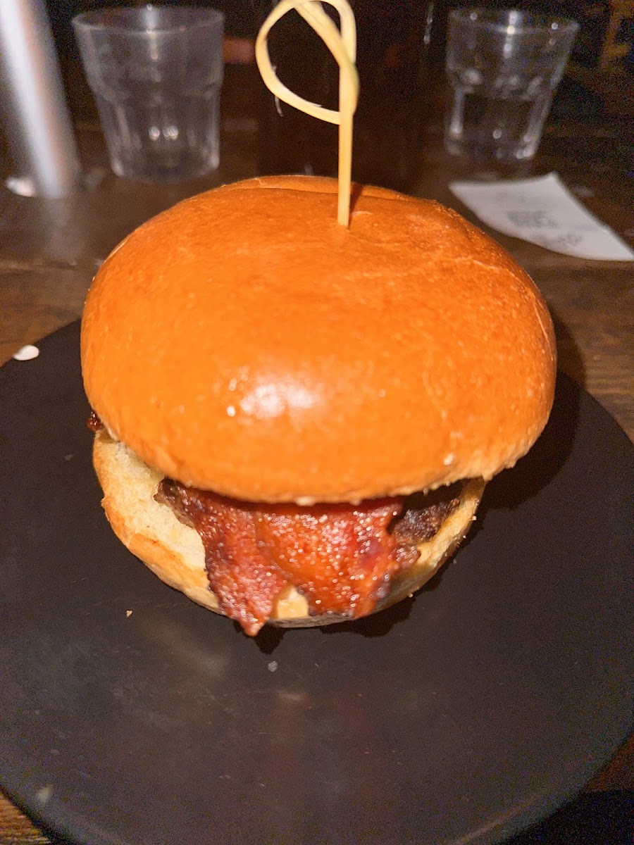 Due North Beer Garden and Burger Joint - Photo 8