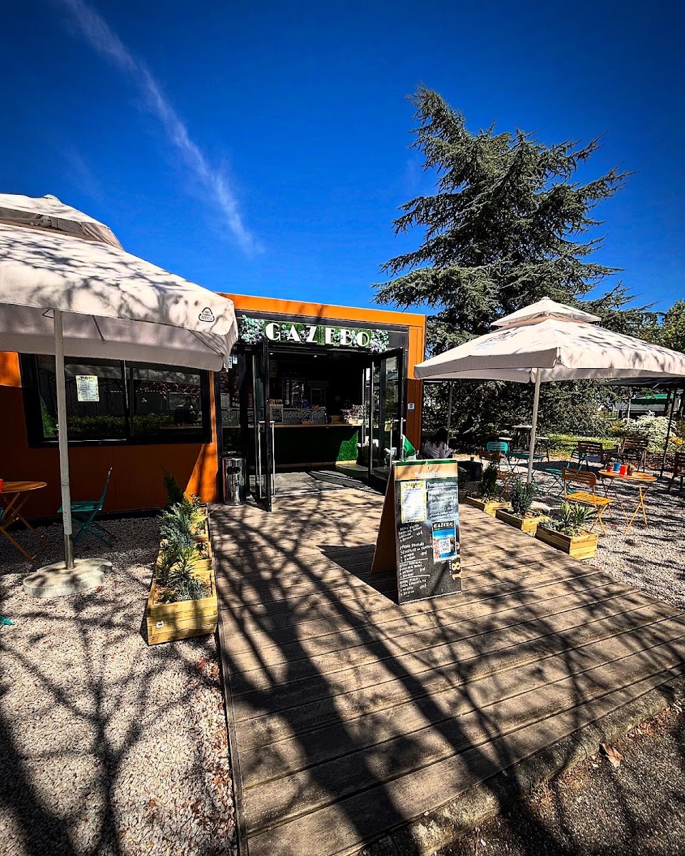 Gazebo - Photo 2