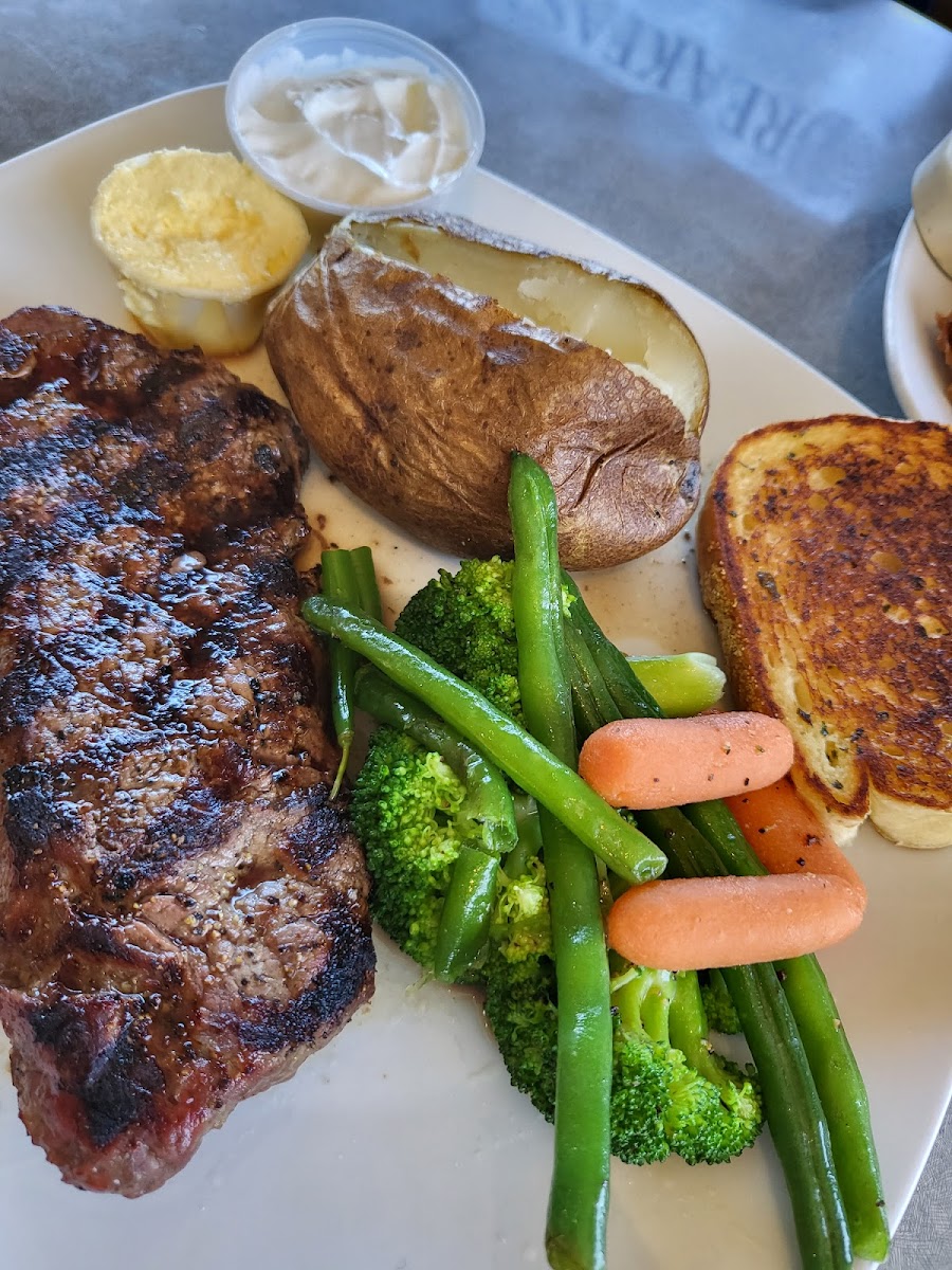 CJ's Corner Restaurant - Photo 3