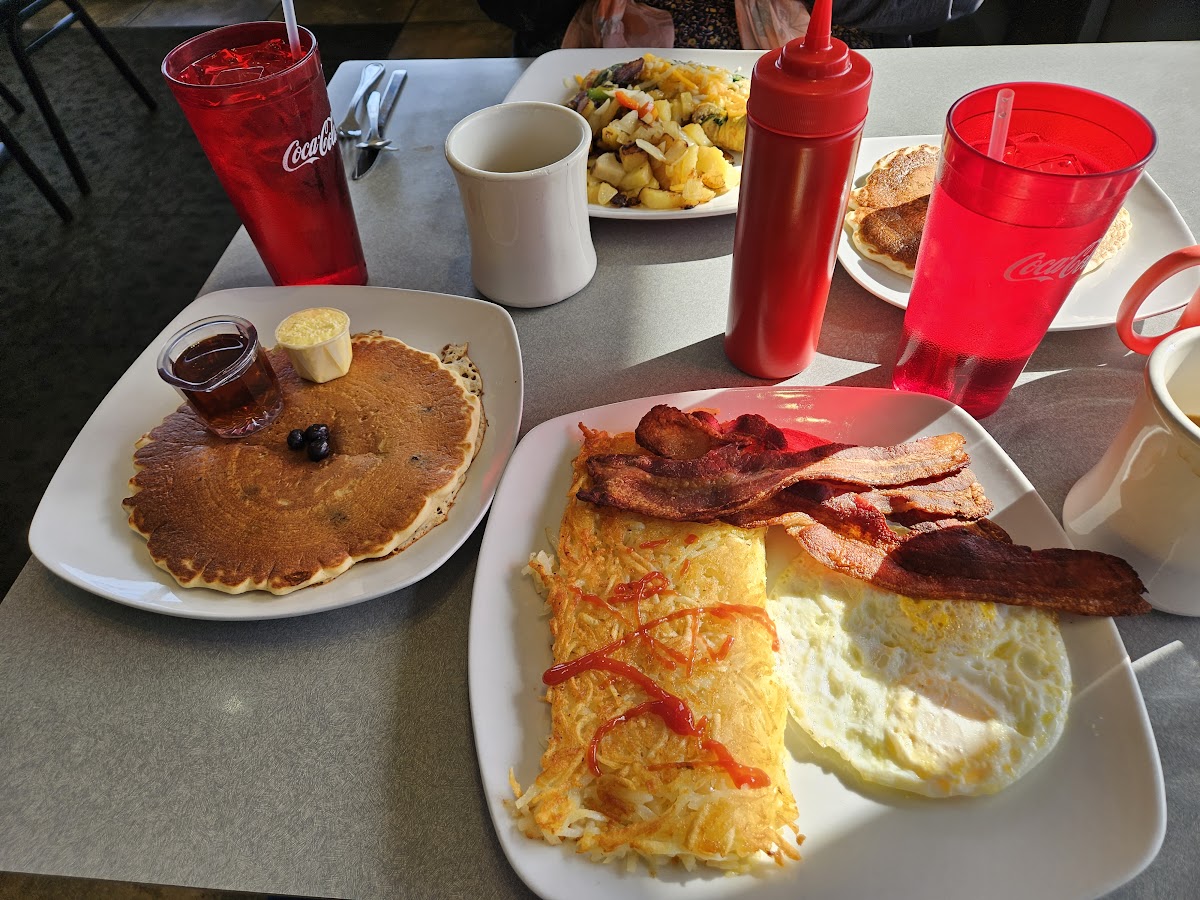 CJ's Corner Restaurant - Photo 8