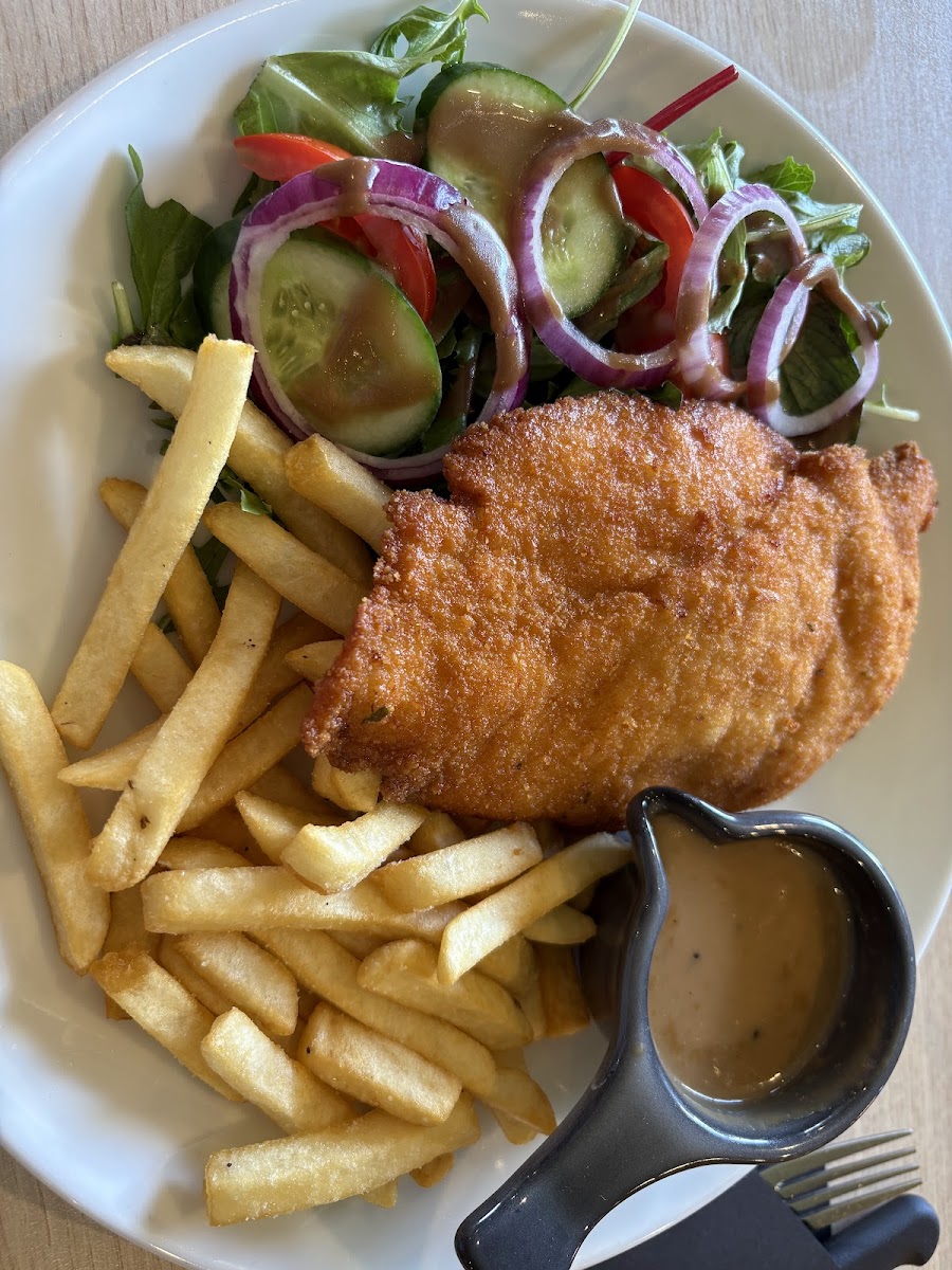 Amici Family Bistro - Photo 4