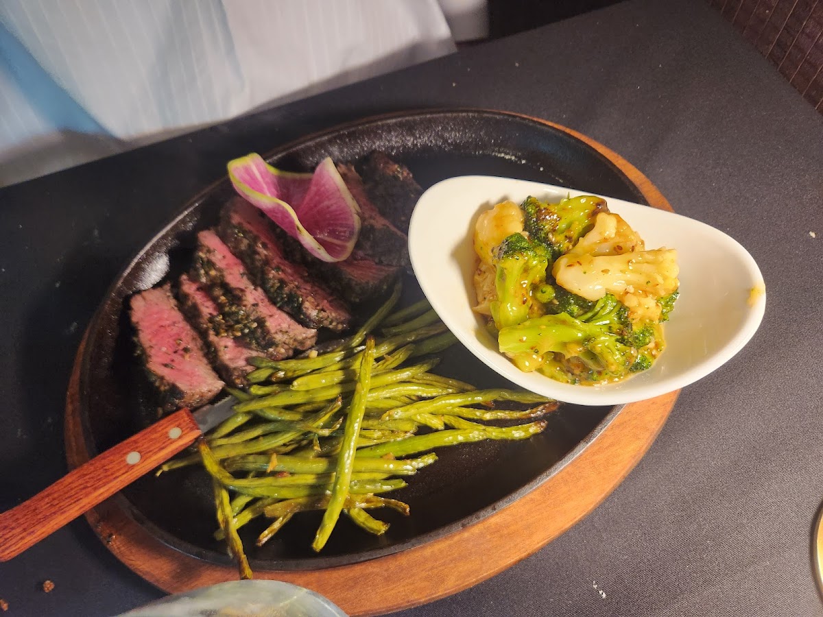 Rock Bistro Steakhouse - Photo 4