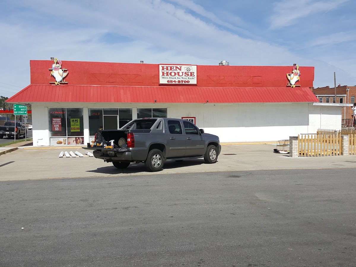 Henhouse Chicken - Photo 3