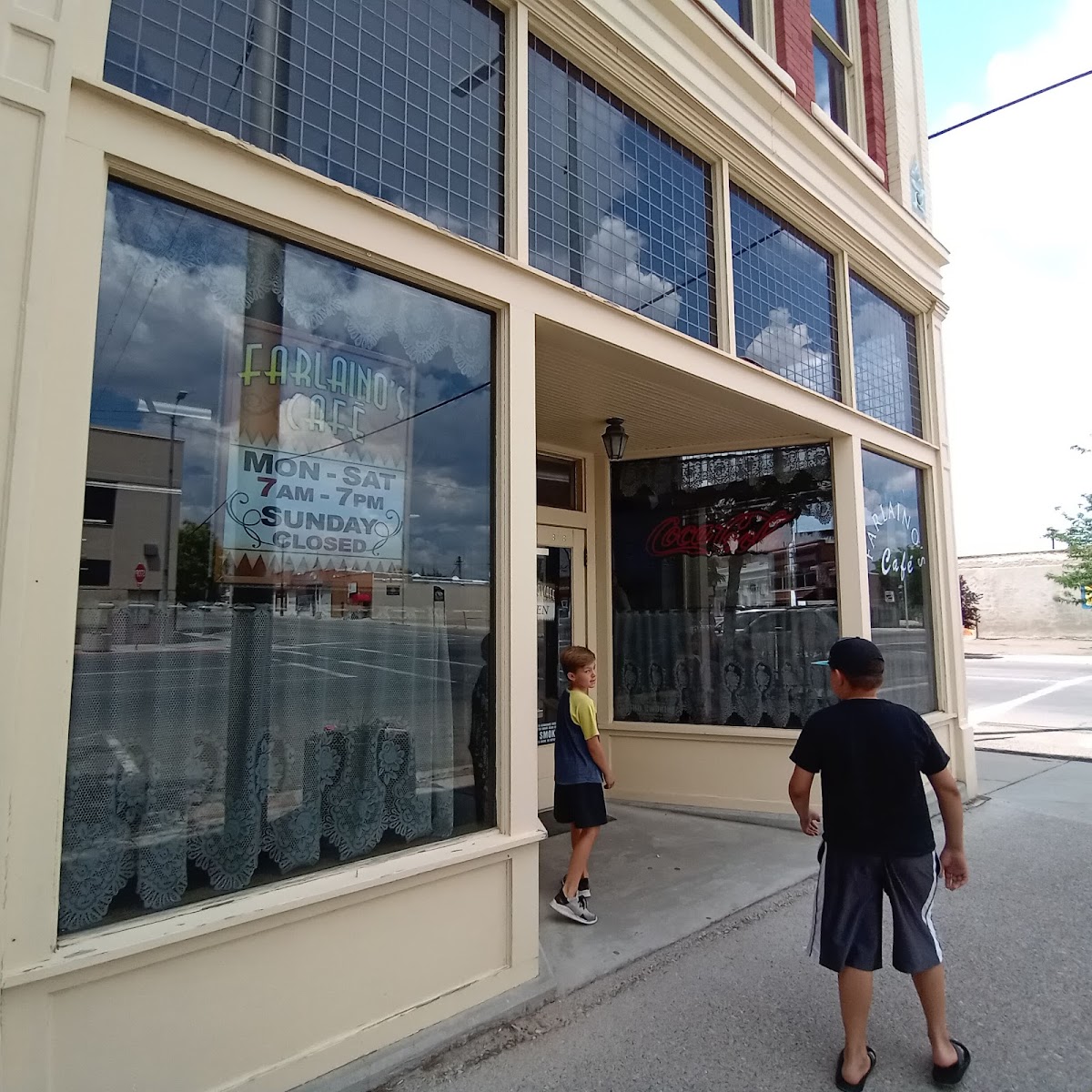 Farlaino's Café