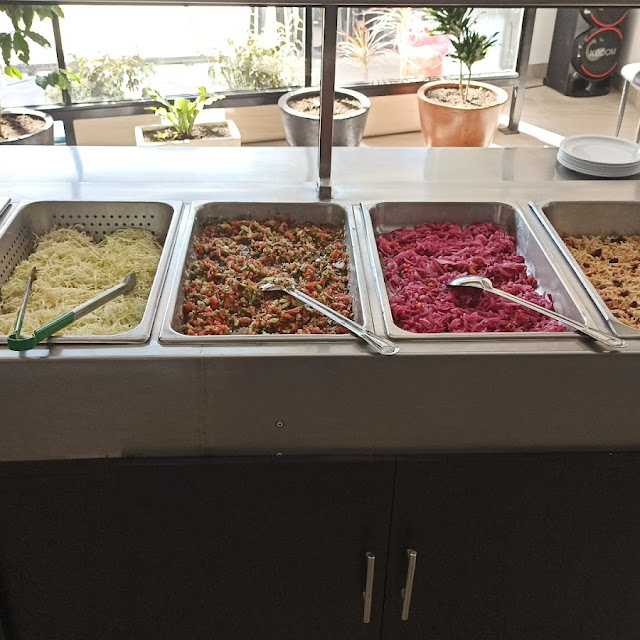 Barra de Ensaladas Y Salsas