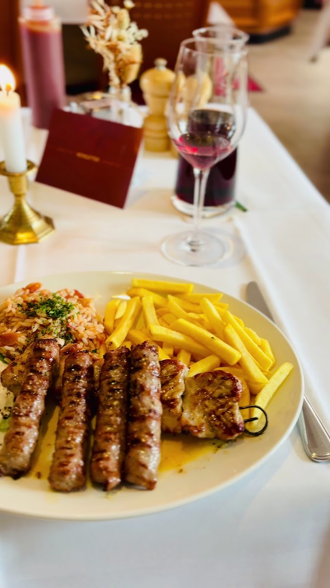 Restaurant Schleusengarten - Photo 1