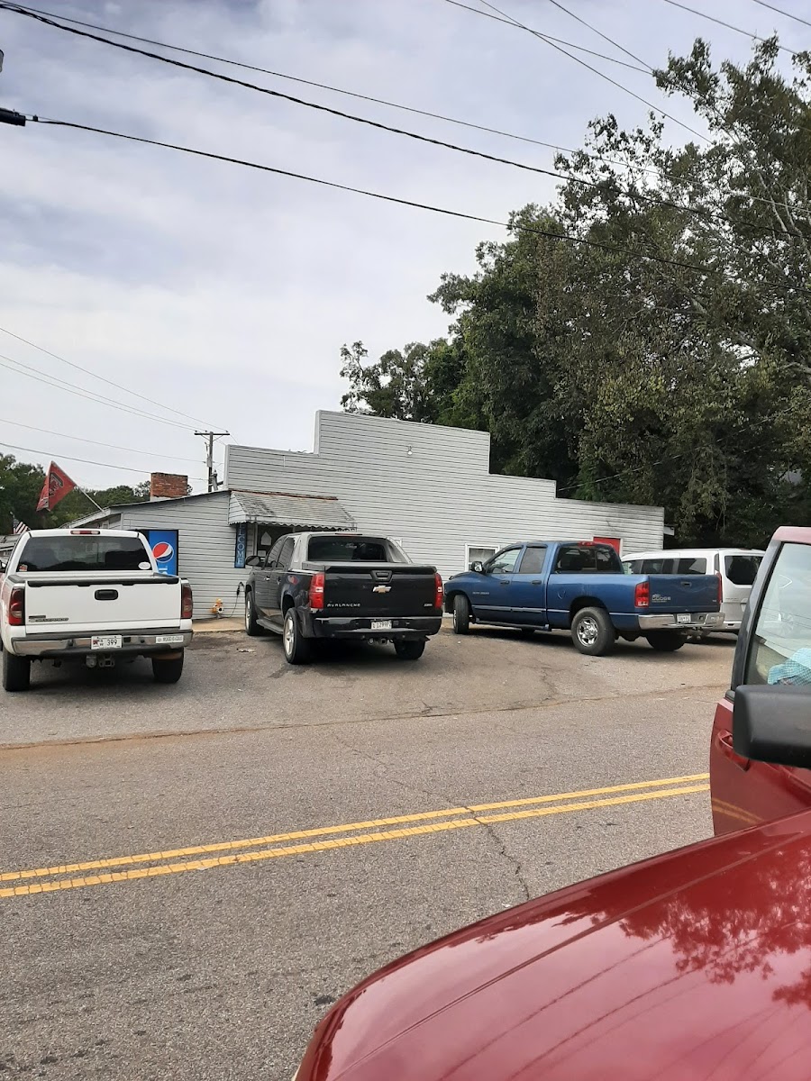 Matthews Oak & Hickory BBQ - Photo 4