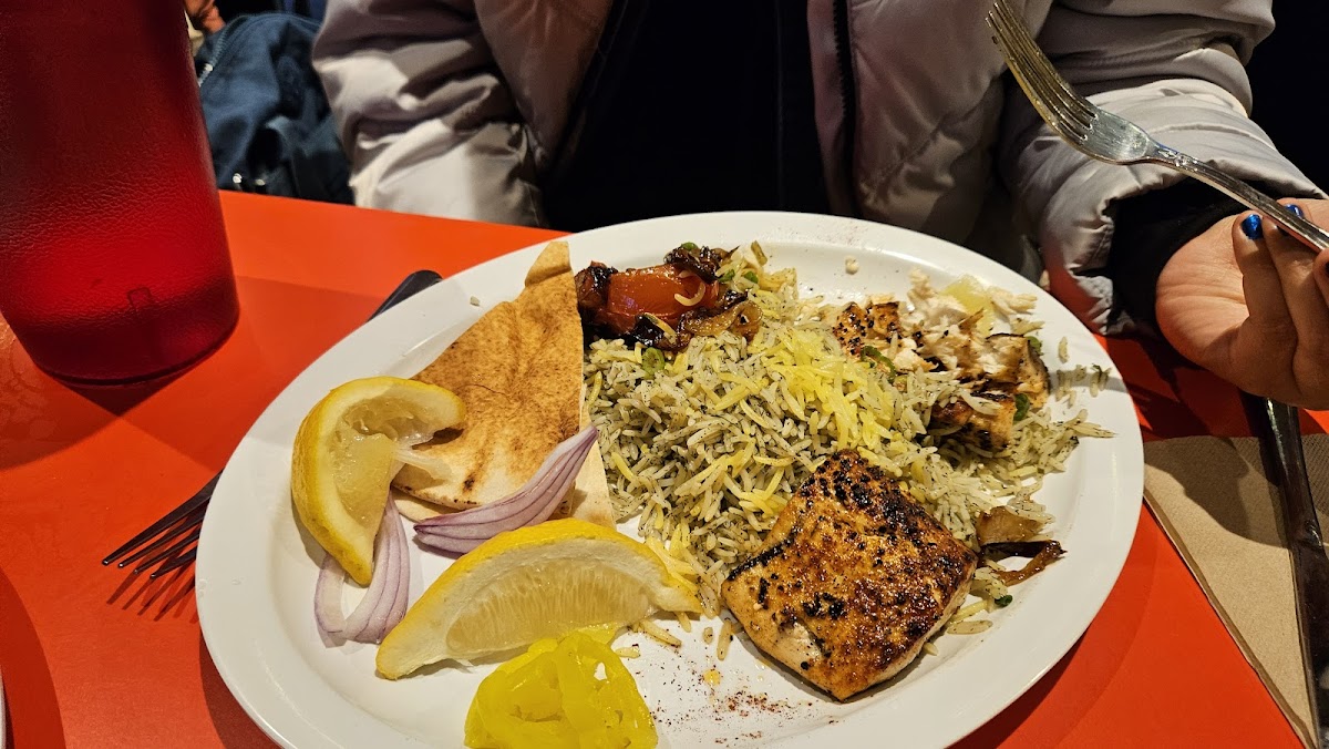 Shiraz Mediterranean Grill - Photo 4
