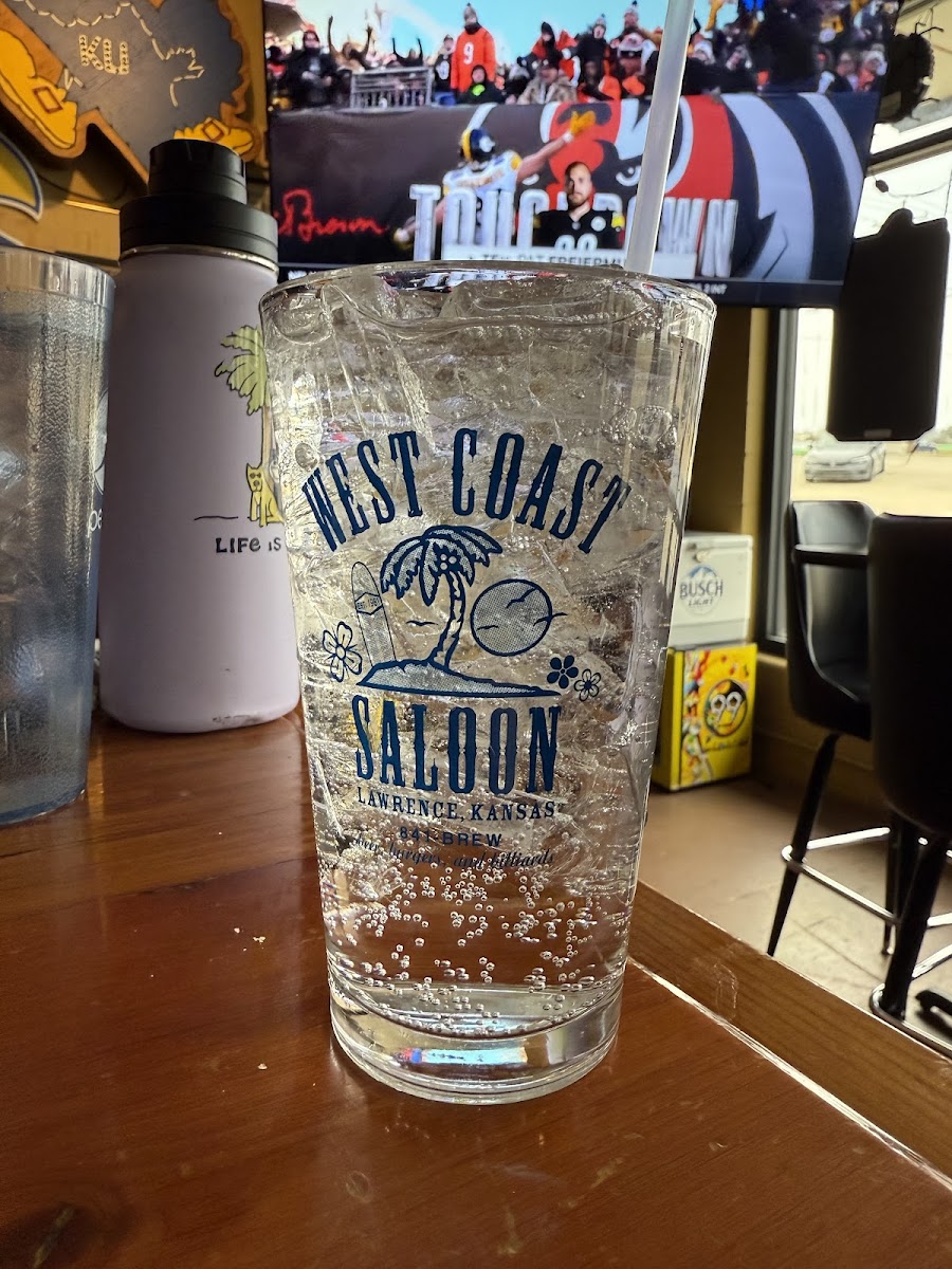 West Coast Saloon - Photo 4