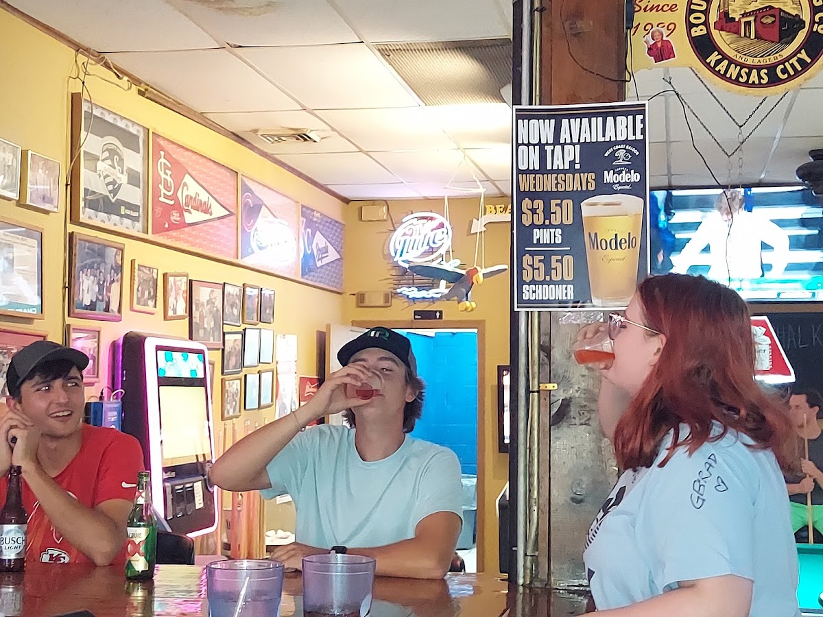 West Coast Saloon - Photo 7