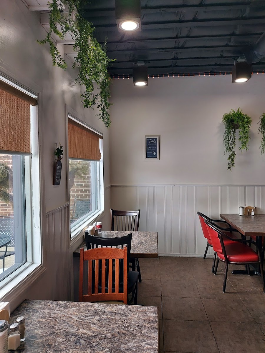 Country Cousins Restaurant - Photo 5