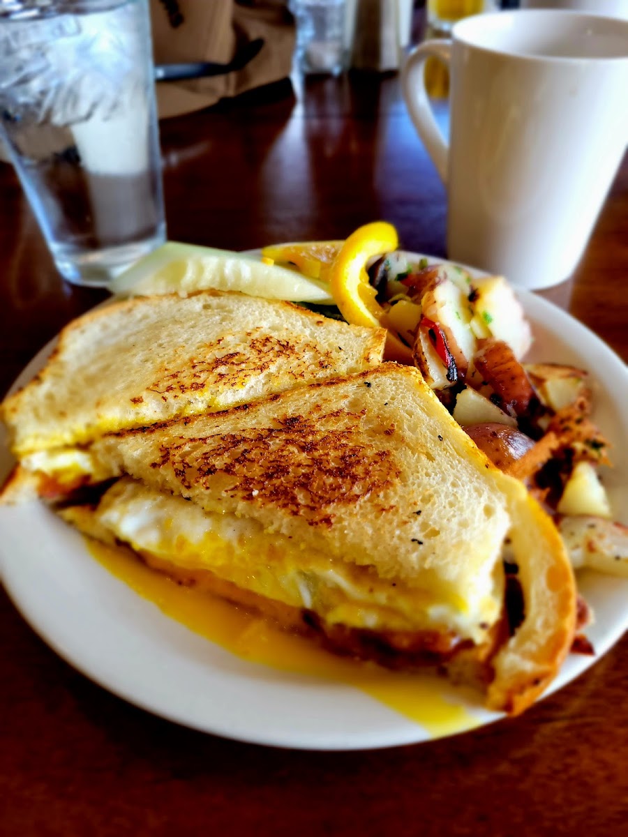 The Courtyard Cafe & Bakery - Photo 4