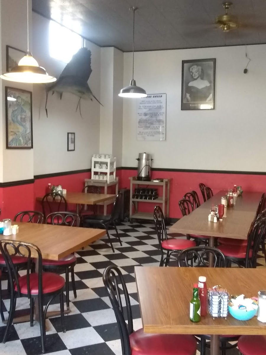 Raul's Striper Cafe - Photo 5