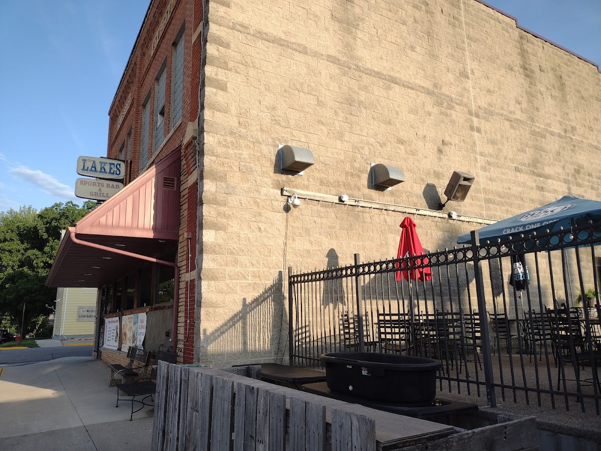 Lakes Sports Bar & Grill - Photo 4