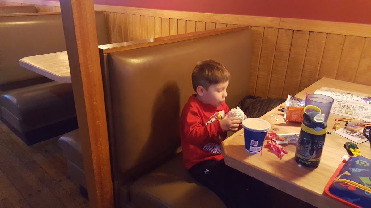 Lakes Sports Bar & Grill - Photo 6