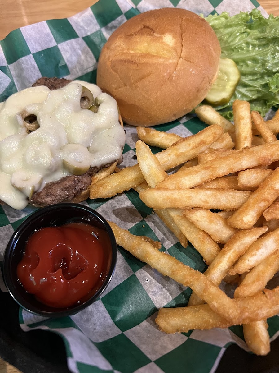 Lakes Sports Bar & Grill - Photo 7