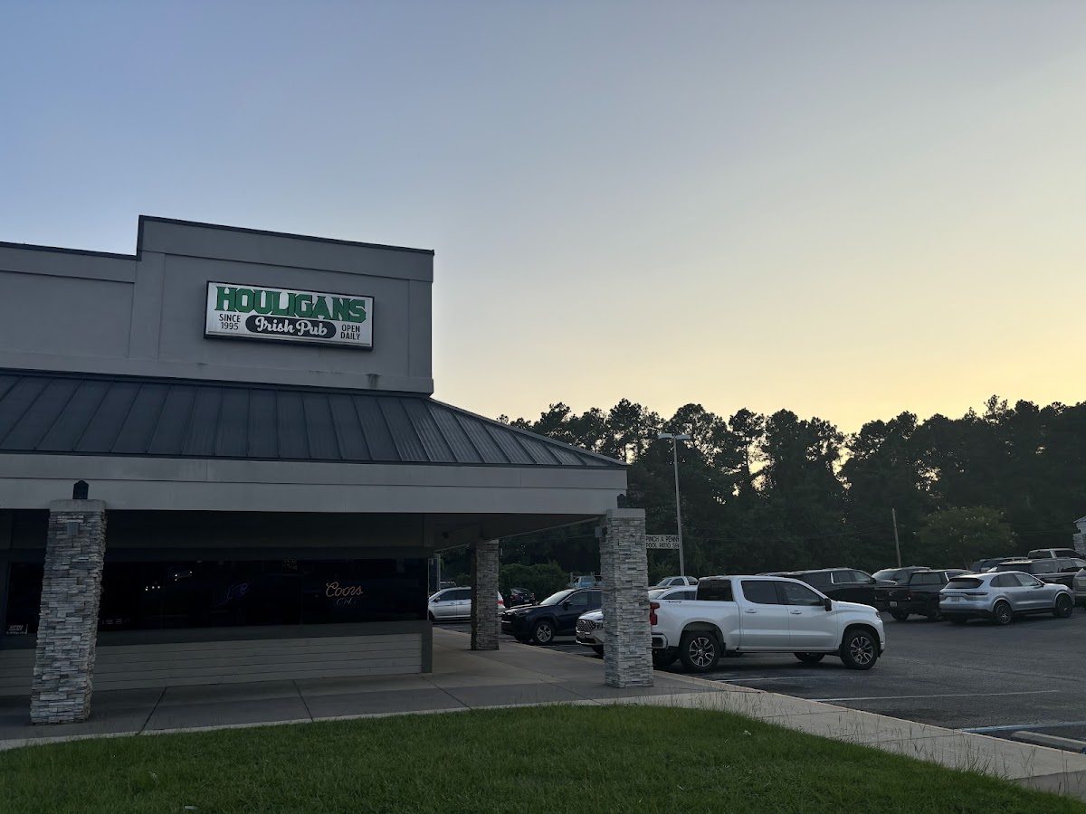 Houligans Irish Pub