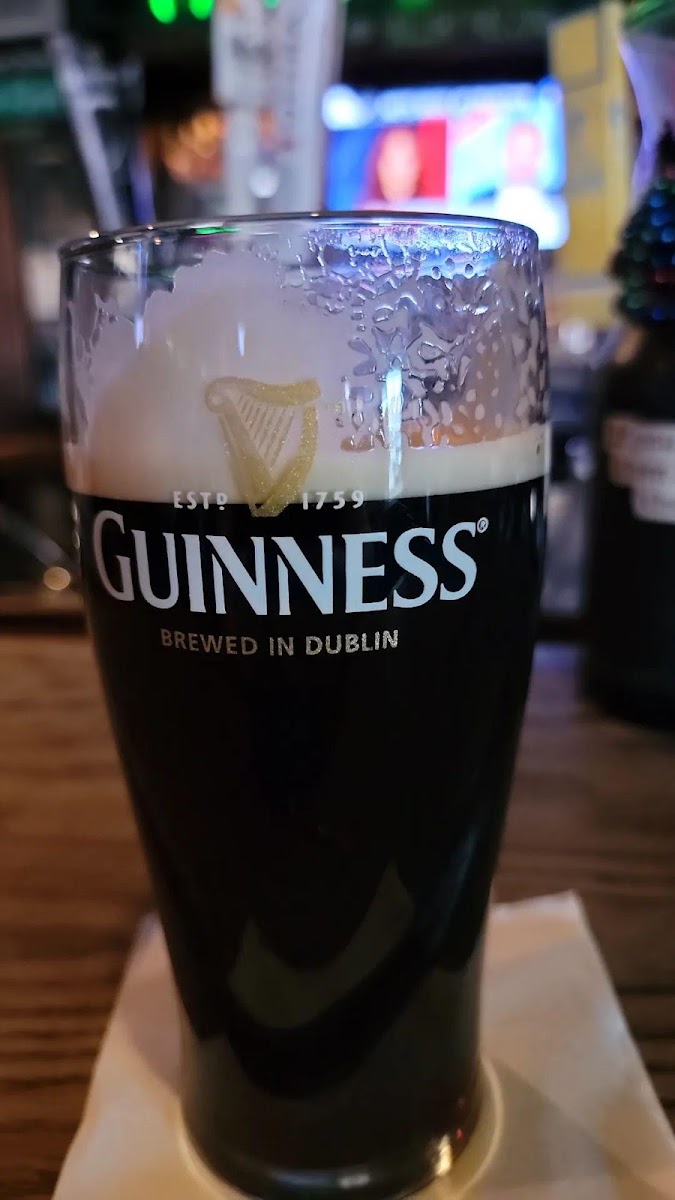 Houligans Irish Pub - Photo 2