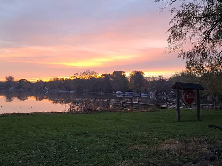 Eddie's Lake House - Photo 1
