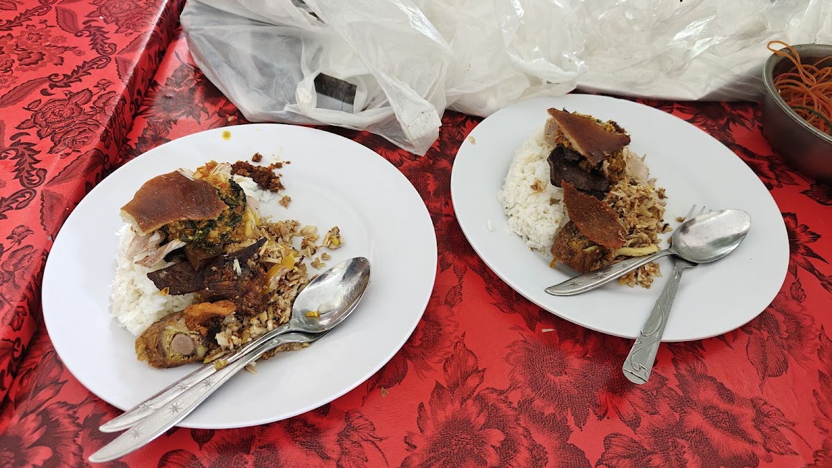Warung Babi Guling Penatih I Nyoman Siring - Photo 3