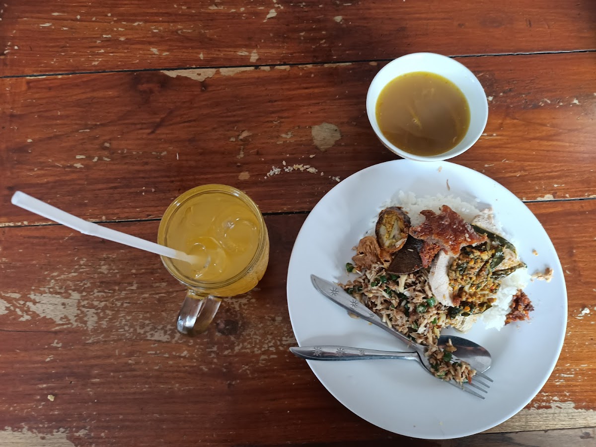 Warung Babi Guling Penatih I Nyoman Siring - Photo 7