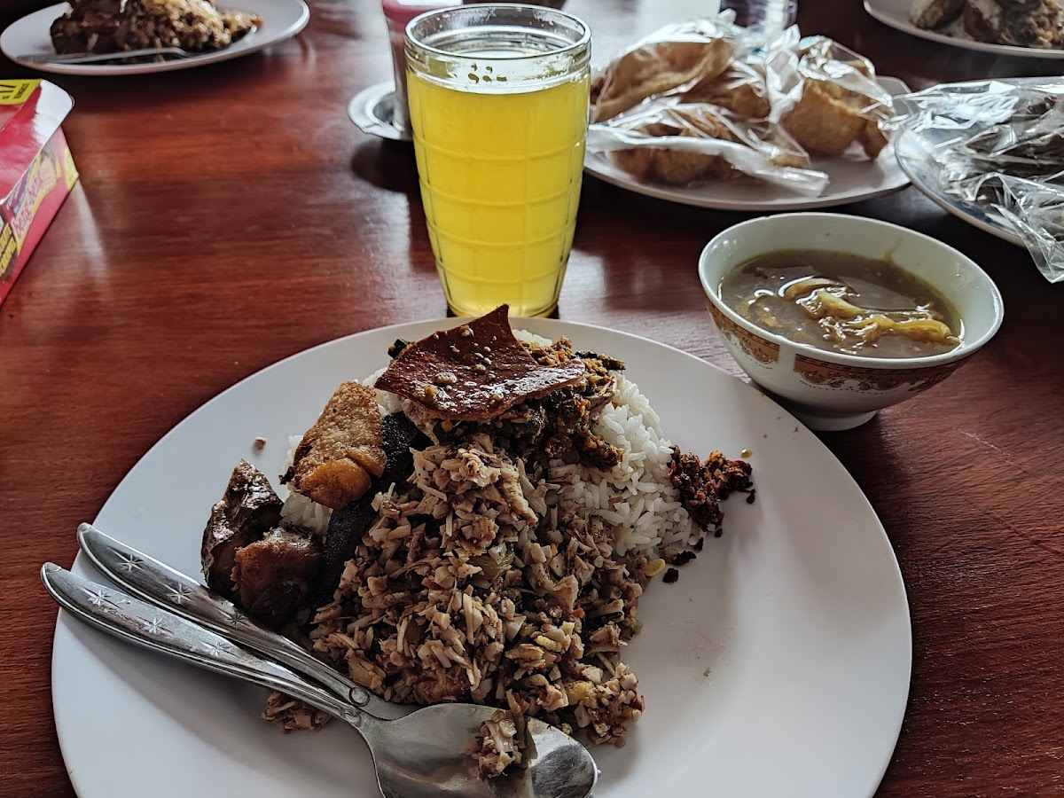 Warung Babi Guling Penatih I Nyoman Siring - Photo 8