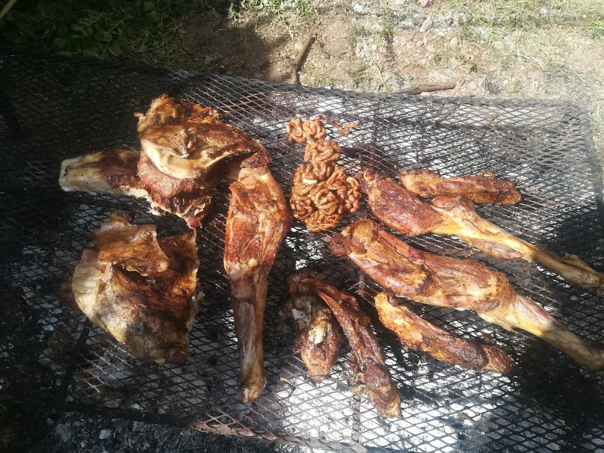 The Grassy Knoll Bar & Restaurant - Photo 4