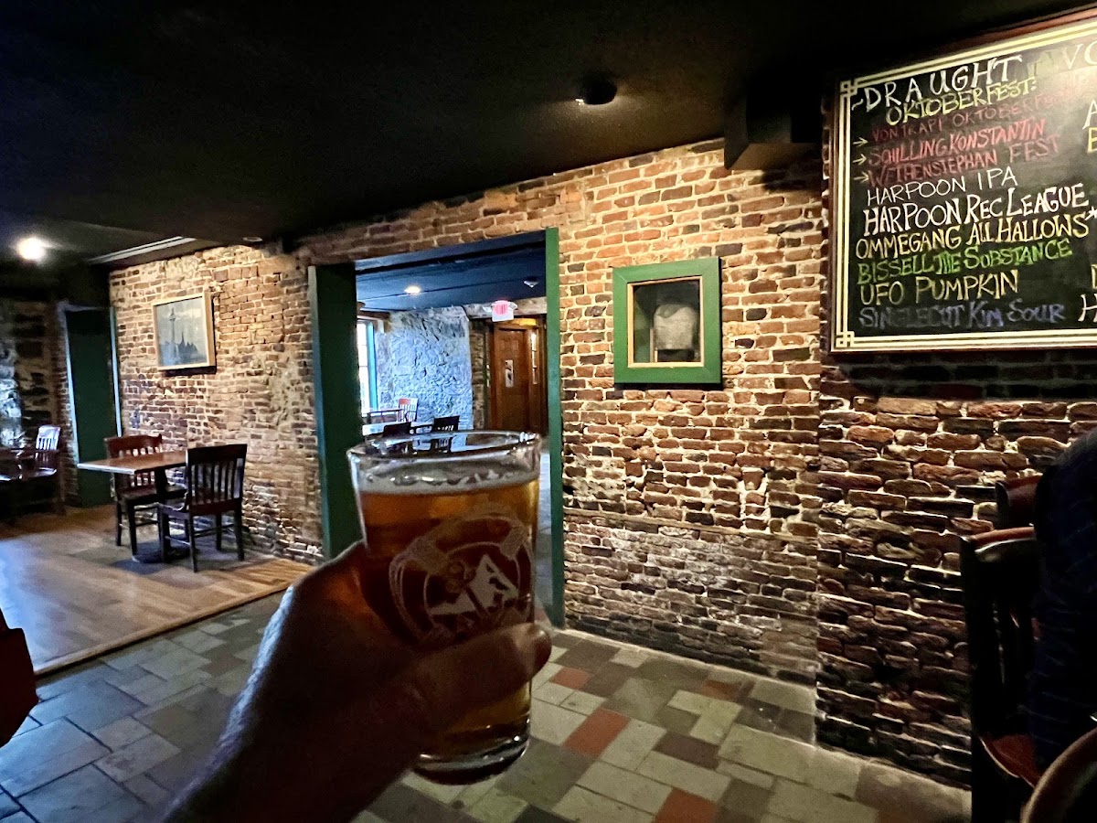 Wild Colonial Tavern - Photo 3