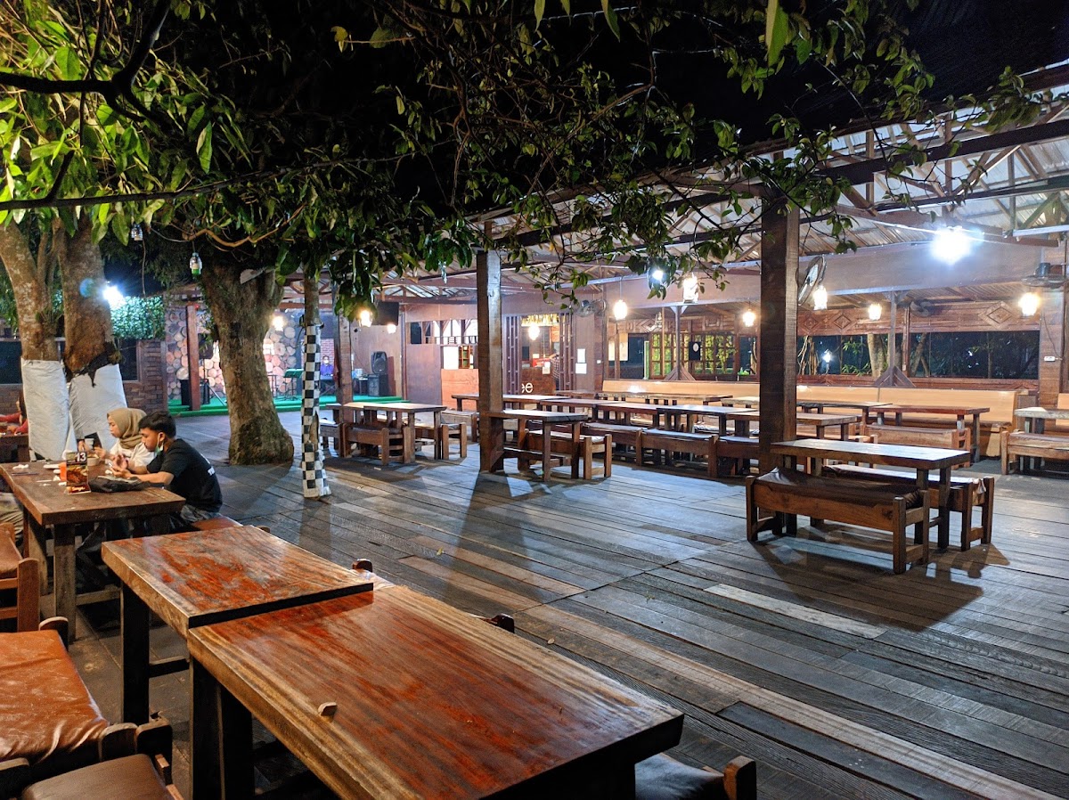 Kampoeng Seberang Cafe & Resto