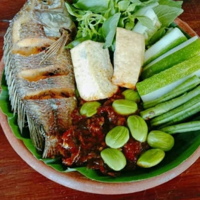 Ikan Goreng Lalap Segar