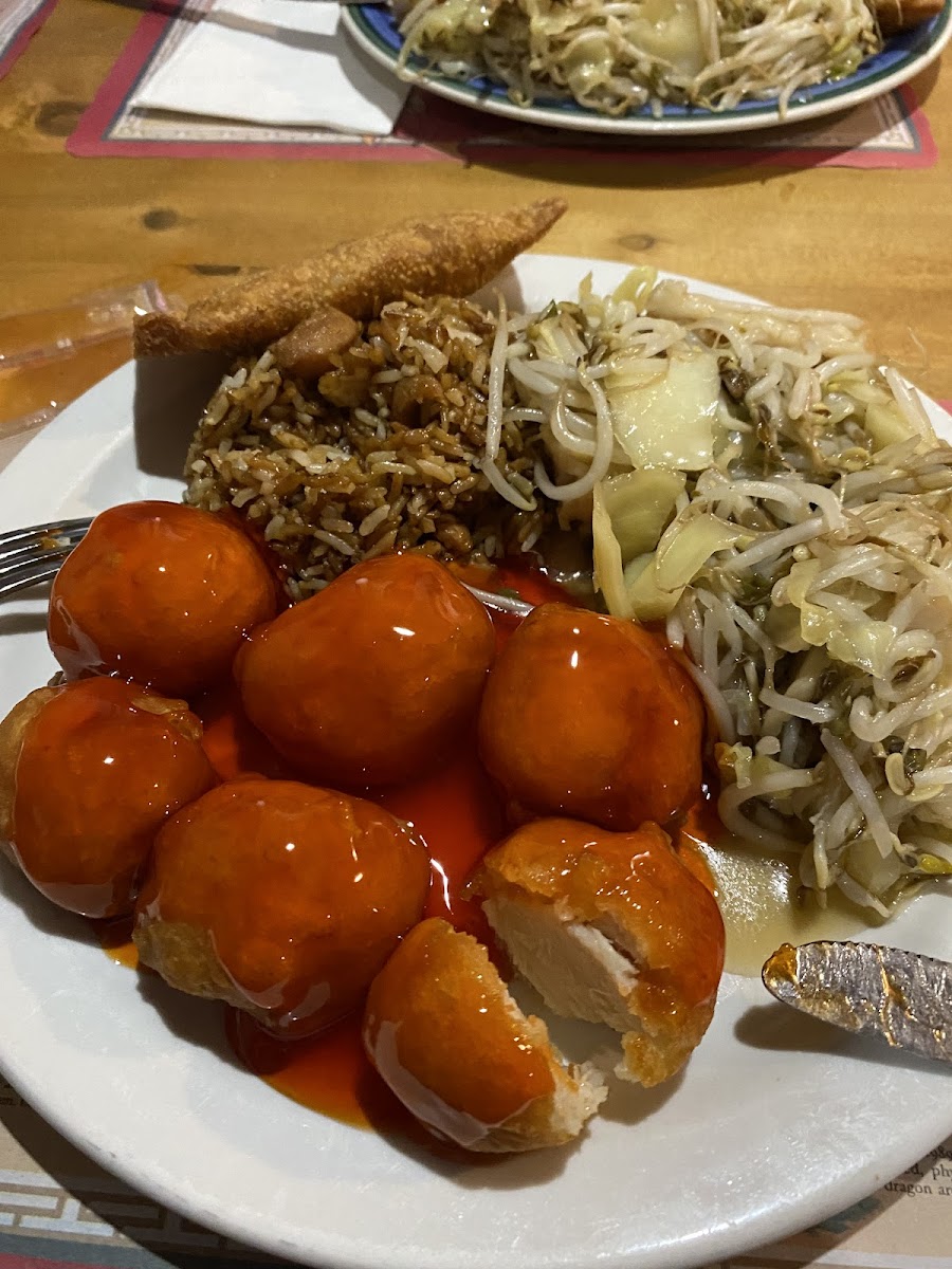 Kwan's Cantonese Restaurant - Photo 2