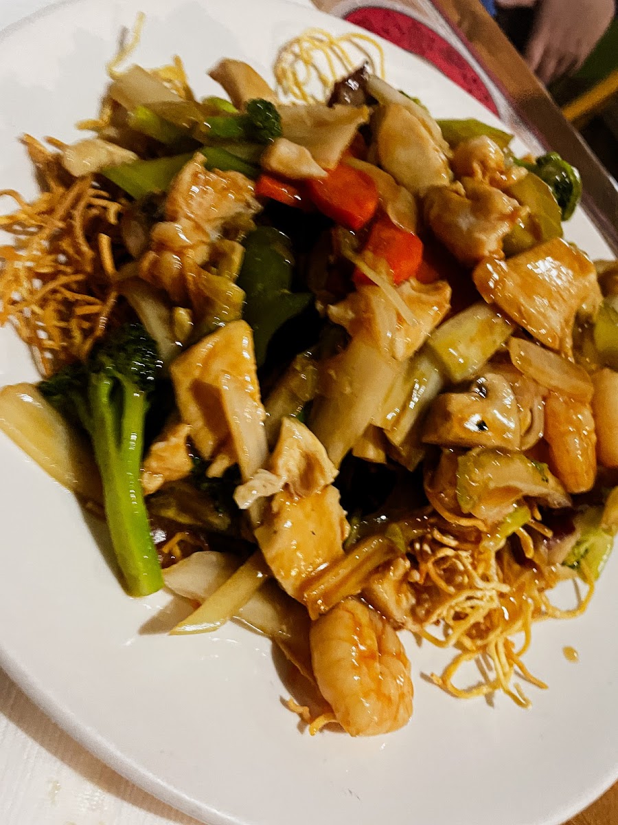 Kwan's Cantonese Restaurant - Photo 7