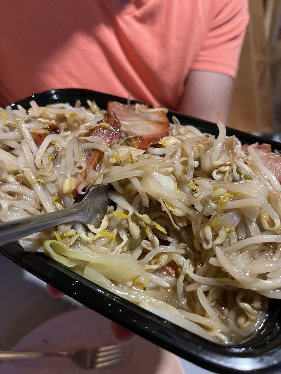 Kwan's Cantonese Restaurant - Photo 8