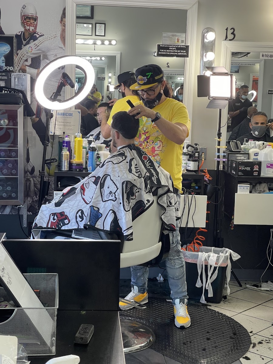 IN and OUT BARBER SHOP - Photo 5