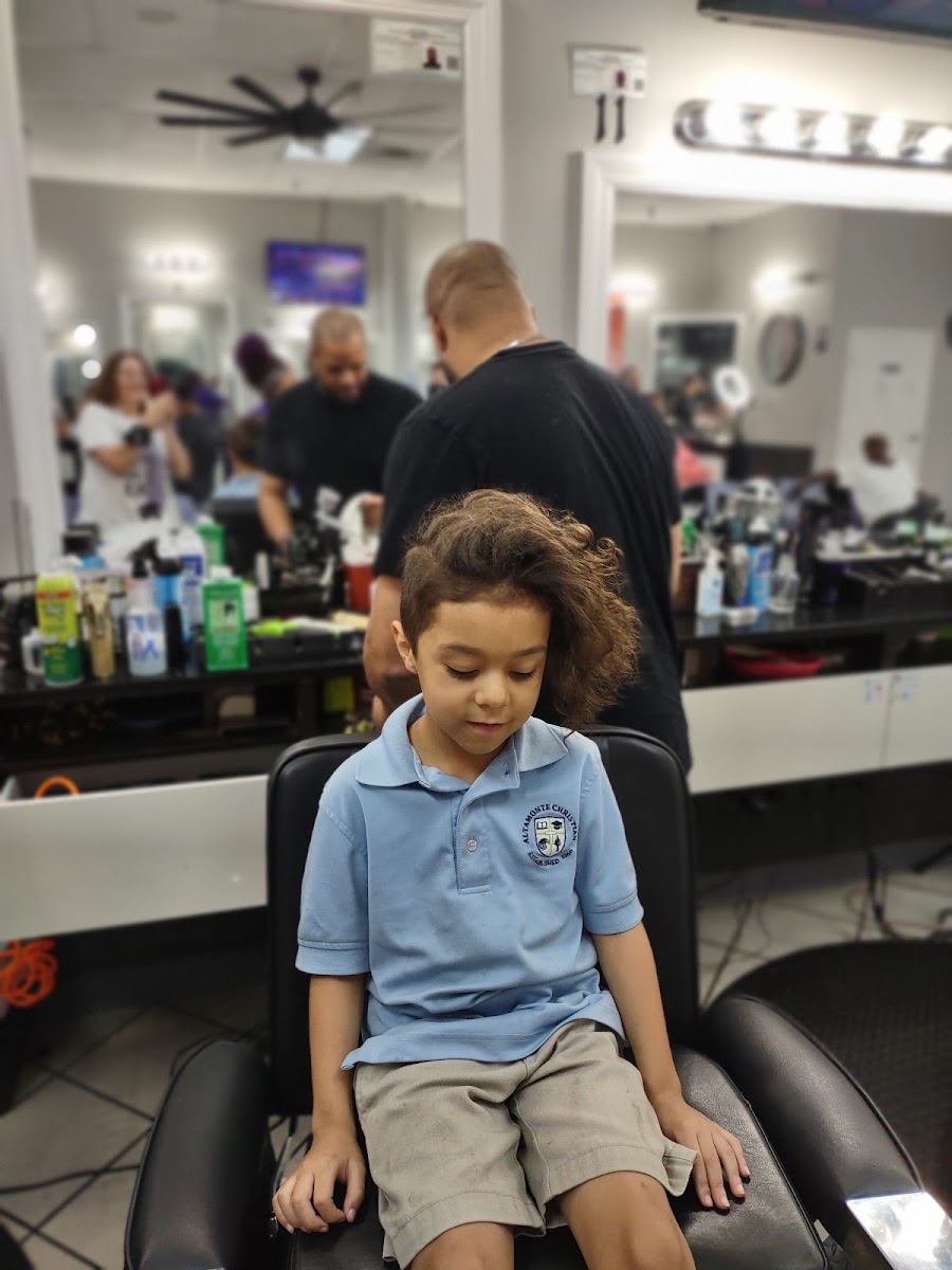 IN and OUT BARBER SHOP - Photo 8